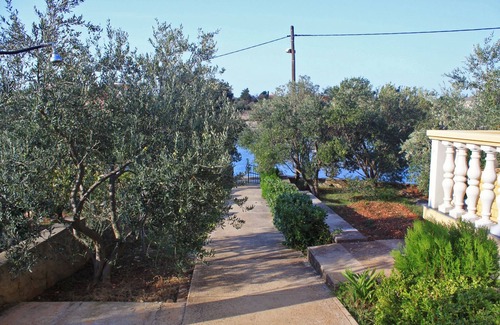 Ugljan Apartment | Two bedroom apartment near beach Ugljan (A-846-b)
