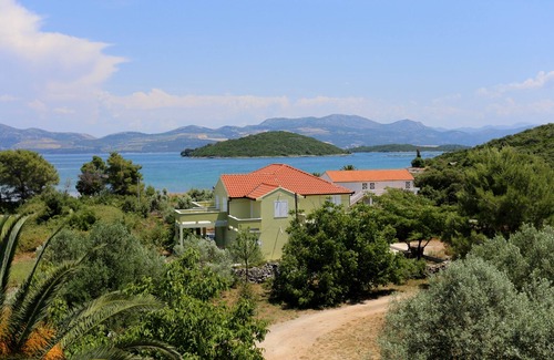Drace Apartment | Two bedroom apartment with balcony and sea view Drače, Pelješac (A-10211-a)