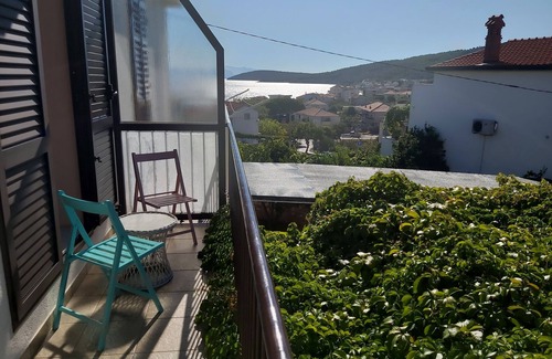 Slatine Apartment | Two bedroom apartment with balcony and sea view Slatine, Čiovo (A-8658-a)