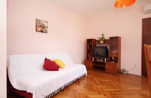 Slatine Apartment | Two bedroom apartment with balcony and sea view Slatine, Čiovo (A-8658-a)