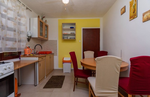 Stanici Apartment | Two bedroom apartment with terrace and sea view Stanići, Omiš (A-20107-c)