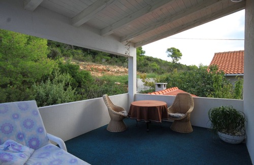 Rukavac Apartment | Two bedroom apartment with terrace and sea view Rukavac, Vis (A-8489-a)