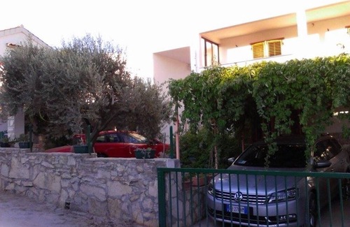 Rukavac Apartment | Two bedroom apartment with terrace and sea view Rukavac, Vis (A-13337-a)