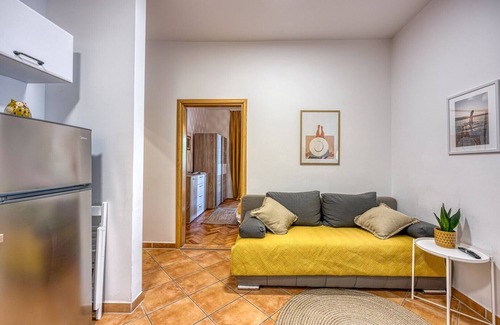 Spadici Apartment | Two-Bedroom Burin with Balcony