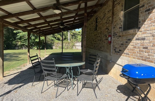 Mount Ida House | Two bedroom House with fenced in yard, covered patio area, located at the Joplin Inn at the entrance to Mountain Harbor, just 1 1/2 miles from Lake Ouachita. by RedAwning