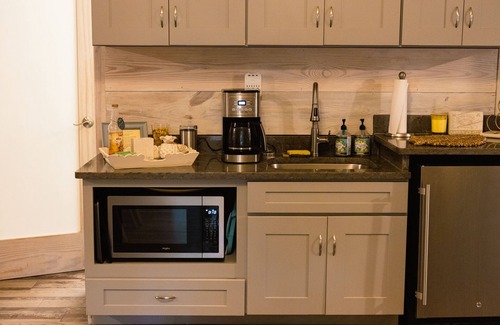 Dadeville Cabin | Two Bedroom Luxury Glamp, huge deck, private Hot Tub at The Destination Resort