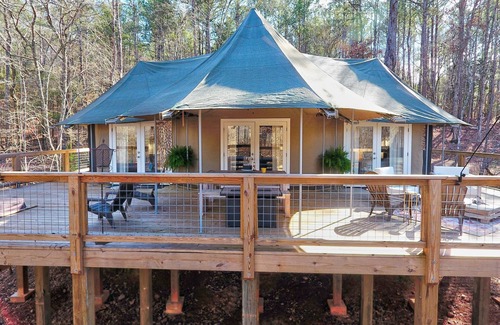 Dadeville Cabin | Two Bedroom Luxury Glamp, huge deck, private Hot Tub at The Destination Resort