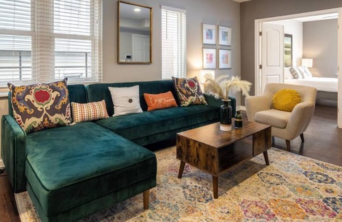 Mount Auburn Apartment | Two Comfy Condos Near City Center OTR UC Zoo