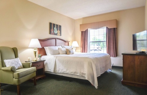 Pembine Hotel | Two Relaxing Suites w/Pool & Scenic Views! Pet Friendly Nature Stay!