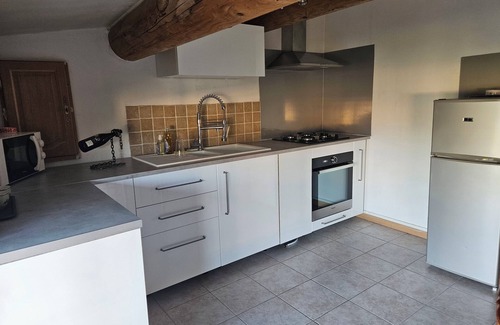 Codolet House | Two-storey house in a quiet village