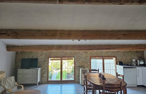 Codolet House | Two-storey house in a quiet village