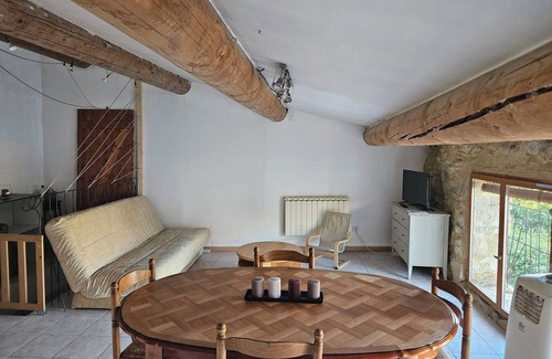 Codolet House | Two-storey house in a quiet village