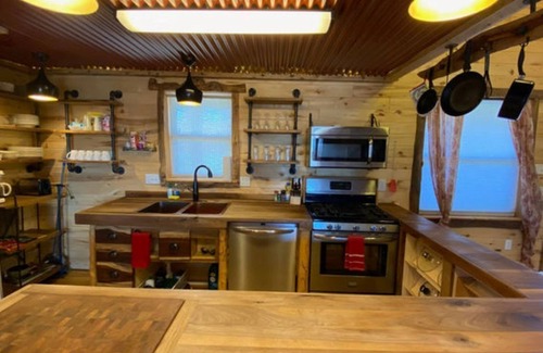 Cedaredge Cabin | Two Story Cabin. 2 Bedrooms, with Loft and Full Kitchen. 2 Balconies, Sleeps 8