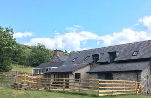 Brecon Cottage | Ty Glo Cottage BreconBeacons Rural views. 2 bedrooms 2 bathrooms sleeps 5 Wifi