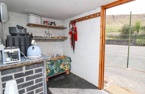 Brecon Cottage | TY HIR AT BLAENBRYNICH FARM, pet friendly in Sennybridge