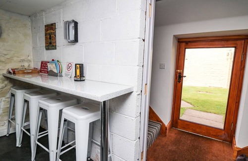 Brecon Cottage | TY HIR AT BLAENBRYNICH FARM, pet friendly in Sennybridge