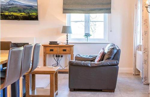 Llanrwst House | Ty'r Efail