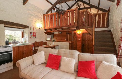 Llanybydder House | Ty Tarw