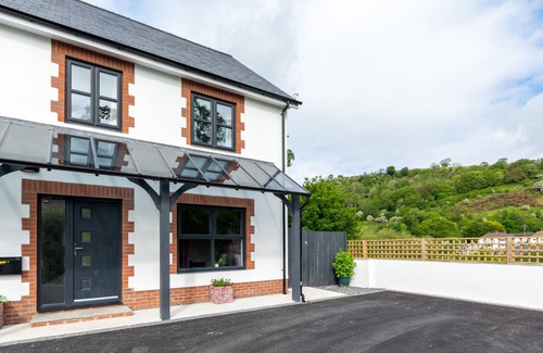 Llanfynydd House | Tyisaf - Three Bedroom House, Sleeps 5