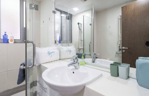 Xujiahui Bed & Breakfast | Tyms Modern 1BR 1BA Suite Xujiahui Metro