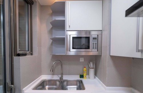 Xujiahui Bed & Breakfast | Tyms Stylish 1BR 1BA Apt Xujiahui Center