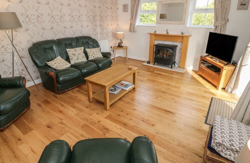 Brynsiencyn House | Tyn Y Giat, BRYNSIENCYN
