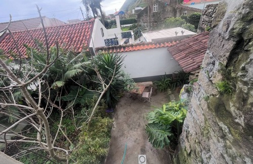 Faial Da Terra House | Typical Azorean house, very nice location, up to 5 people.
