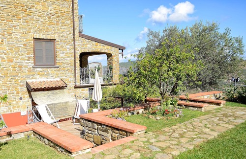Castellabate Villa | Typical Cilentan farmhouse with swimming pool 3.5 km from the sea: Malachite accommodation