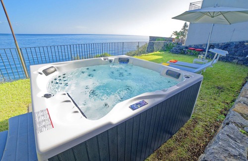 Archi Villa | Typical house on the sea, unforgettable views, panoramic Jacuzzi, access to the sea