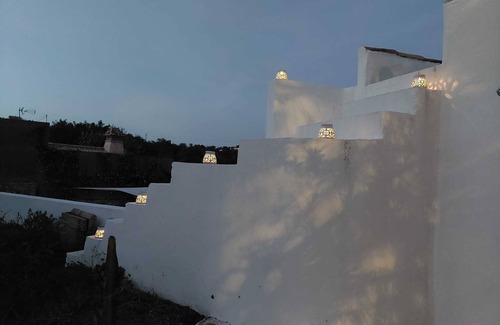 Alfeicao Cabin | Typical Algarve cottage with tepee in garden Shaded by carob trees