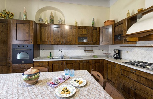 Cortona Villa | Typical tuscan villa with private pool, set in the rolling hills of southern Tuscany a few kilometre