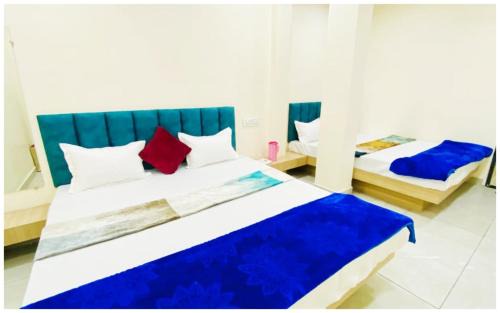 Ujjain Hotel | UJJAIN PREMIUM HOTEL - R A G H A V A N - Near Railway Station and Temple - Hygiene & Spacious Room - with wifi- and - Parking - fully Air Conditioned hotel at Prime Location - BEST HOTEL IN UJJAIN