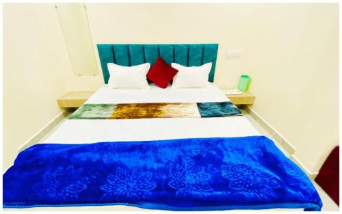 Ujjain Hotel | UJJAIN PREMIUM HOTEL - R A G H A V A N - Near Railway Station and Temple - Hygiene & Spacious Room - with wifi- and - Parking - fully Air Conditioned hotel at Prime Location - BEST HOTEL IN UJJAIN