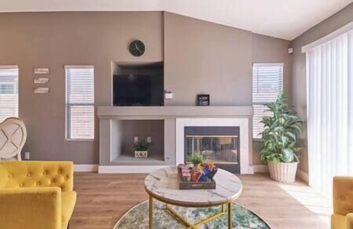 Fontana House | Ultimate Comfort: 3 BR Oasis with PS5 & BBQ