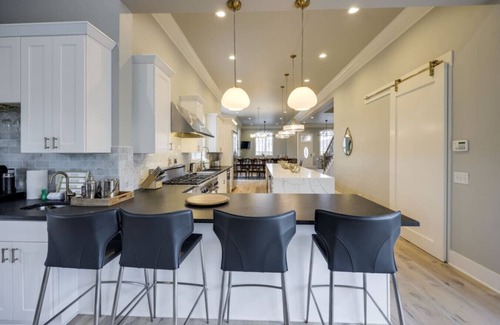 Woodland in Waverly Apartment | Ultimate Luxury Retreat: Mega Mansion - Pool & Spa
