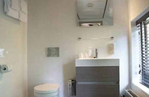 Oisterwijk Hotel | Ultimate Nature Retreat – Peaceful Room Surrounded by Nature and Trails