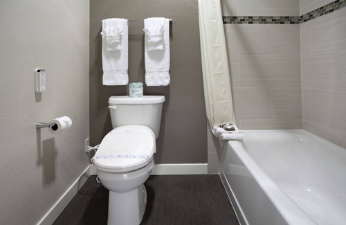 Torrance Hotel | Ultimate SoCal Getaway Starts Here | Proximity Near the 405, 110, & 91 Freeways