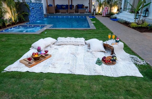 Assagao Villa | Ultra Luxe Villa - Jacuzzi, Poolside LED, Butler!