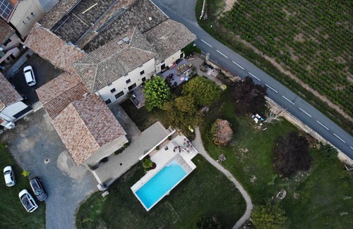 Cercie House | Un P'tit Bouchon Dans le Beaujolais , le Cadre Parfait Pour se Reposer !