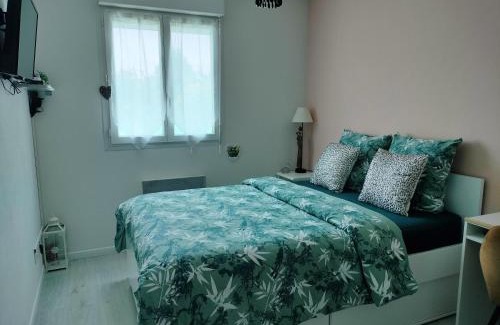 Thilouze Apartment | un studio avec une entrée indépendante