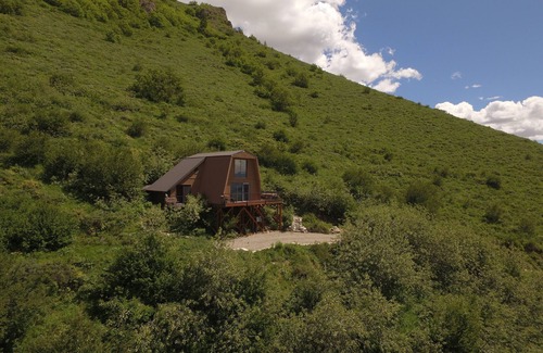 Irwin Cabin | Unbelievably Scenic Mountainside Cabin