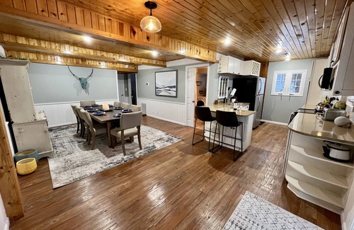 Montello House | 🌳🏡 "Under The Oaks" on Buffalo Lake: Just 30min to WI Dells & 1hr to Madison