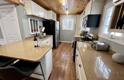 Montello House | 🌳🏡 "Under The Oaks" on Buffalo Lake: Just 30min to WI Dells & 1hr to Madison