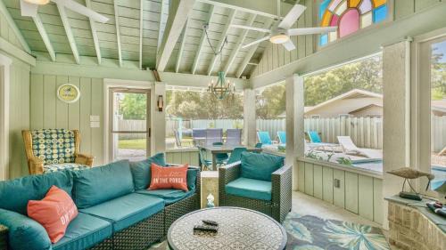 Folly Field House | Under the Sea Walk2Beach Huge Yard Outdoor Shower
