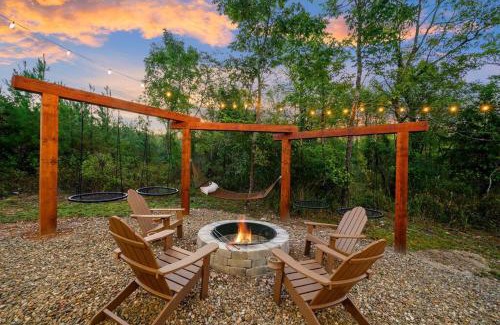 Broken Bow Ski Chalet | Under the Stars - Secluded, Hot Tub, Firepit, Games