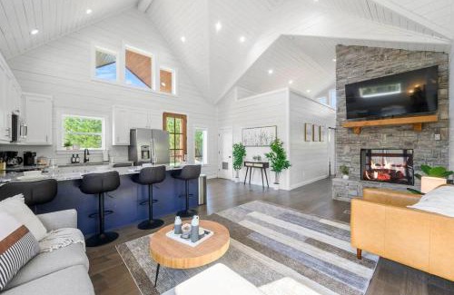 Broken Bow Ski Chalet | Under the Stars - Secluded, Hot Tub, Firepit, Games