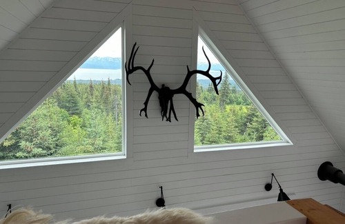 Fritz Creek House | Unforgettable Alaskan Experience - Quaint Home with ocean and mountain views