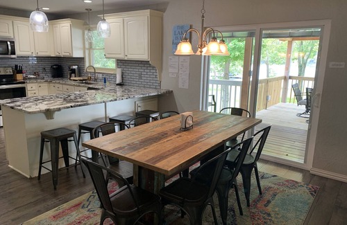 Grove House | Unforgettable Memories at this Lakefront Home, Ideal for Families & Fishermen