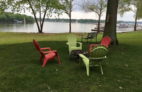 Grove House | Unforgettable Memories at this Lakefront Home, Ideal for Families & Fishermen