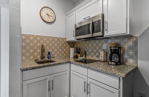 El Paso Apartment | Unique 1BR/Split-Level Design